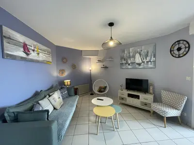 Coin salon dans l'établissement Appartement T3 à 50m de l'océan pour 4 personnes - FR-1-379-135
