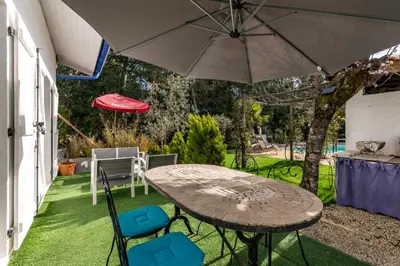 Jardin de l'établissement Landaise le lagunak avec piscine chauffée à 900 M de la plage