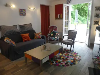 Coin salon dans l'établissement Toki Eder chez Marisol, piscine chauffée, décoration soignée et océan à 15 minutes entre Bayonne et Hossegor