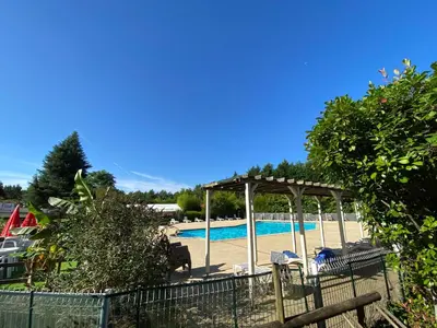 Piscine de l'établissement Mobilehome 3 chambres curistes camping piscine ou située à proximité