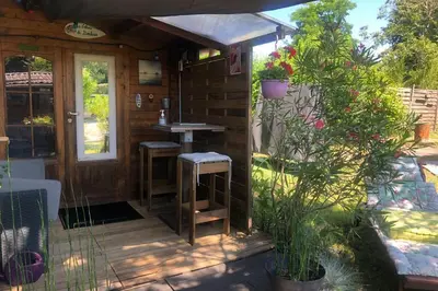 Jardin de l'établissement La cabane de Carol au coeur du bassin d'Arcachon