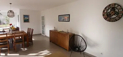 Coin salon dans l'établissement Maison Solyselva Piscine- Proche océan- Climatisée