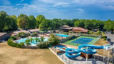 Piscine de l'établissement Chalet au calme dans la pinède ou située à proximité