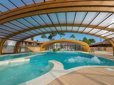 Piscine de l'établissement Charmant apt à Parentis avec piscine, 4 pers, près du lac, ménage inclus - FR-1-319-444 ou située à proximité