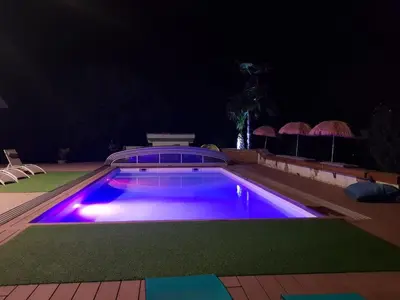 Piscine de l'établissement Les Gîtes du Grand Chêne ou située à proximité