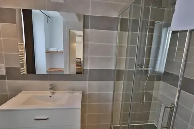 Salle de bains dans l'établissement Le Relais Basque