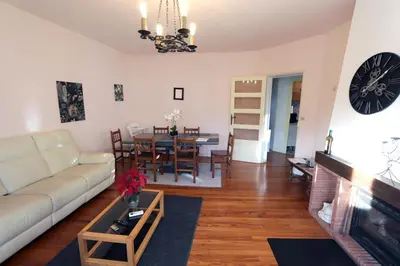 Coin salon dans l'établissement APPARTEMENT 1 à 9 personnes Hagetmau coeur de ville