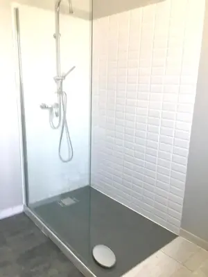 Salle de bains dans l'établissement Villa élégante à Biscarrosse avec piscine privée