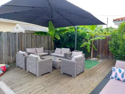 Coin salon dans l'établissement Villa élégante à Biscarrosse avec piscine privée