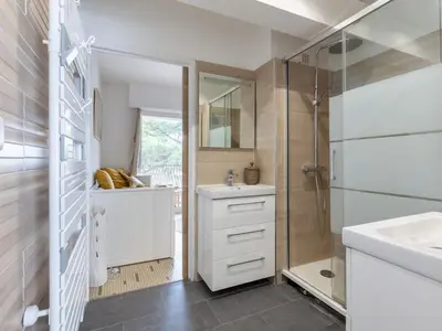 Salle de bains dans l'établissement Apartment Marines-3 by Interhome