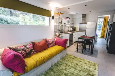 Cuisine ou kitchenette dans l'établissement Villa CHEBEC Appartement en rez de jardin avec terrasse vue sur golf d Hossegor