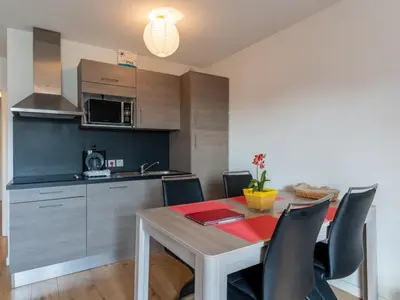 Cuisine ou kitchenette dans l'établissement Appartement T2 avec piscine, proche océan, linge et ménage inclus, à Biscarrosse Plage - FR-1-319-455
