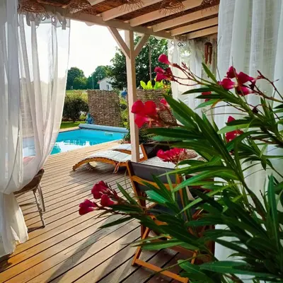 Piscine de l'établissement Maison neuve et chaleureuse ou située à proximité