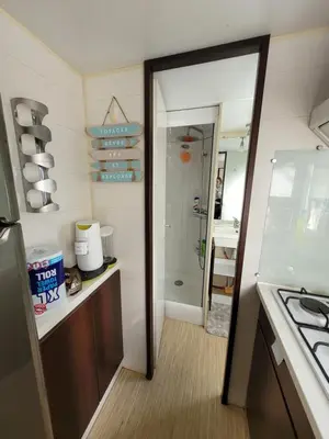 Cuisine ou kitchenette dans l'établissement Mobil Home Plage Lac Parentis/Biscarosse