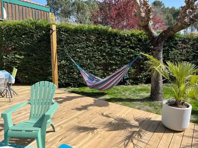 Jardin de l'établissement Maisonnette à 300 m du lac de Biscarrosse