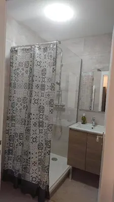 Salle de bains dans l'établissement Appartement T2 45 M2 Meublé 3 étoiles tout confort hyper centre de Dax
