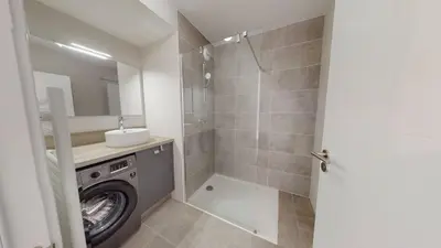 Salle de bains dans l'établissement Haut Saint Georges - Un emplacement exceptionnel au centre-ville et au calme à quelques pas du lac marin