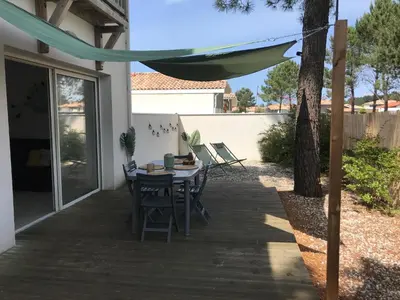 Terrasse ou espace extérieur de l'établissement A 1km de la plage - Le Pin -