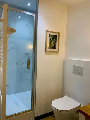 Salle de bains dans l'établissement La Maison VH