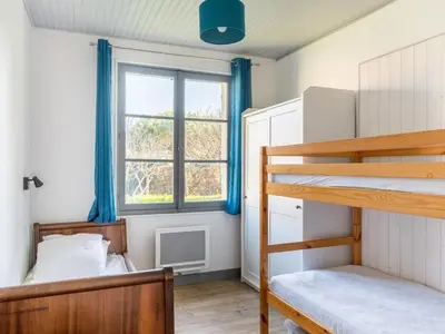 Un ou plusieurs lits dans un hébergement de l'établissement Maison Individuelle T4 pour 5 pers, Proche Centre et Océan, Grand Jardin, Non Fumeur, Pas d'animaux - FR-1-521-190