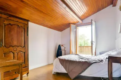 Un ou plusieurs lits dans un hébergement de l'établissement Villa avec piscine et jardin, Gujan-Mestras
