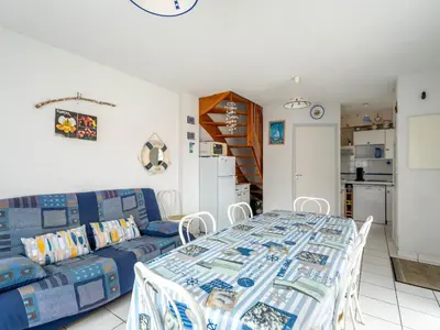 Cuisine ou kitchenette dans l'établissement Maisonnette 2 étoiles à Mimizan Plage à 200m de l'océan, 6 pers, terrasse, parking, tout confort - FR-1-50-75