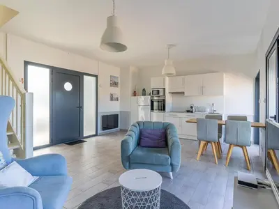 Cuisine ou kitchenette dans l'établissement Superbe T3 rénové à 200m de l'océan avec terrasse et parking privatif - FR-1-50-74