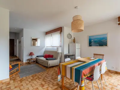 Coin salon dans l'établissement Maison 6 pers. à Mimizan, bord de courant, forêt et océan, 3 étoiles, tout confort, ménage inclus - FR-1-50-80