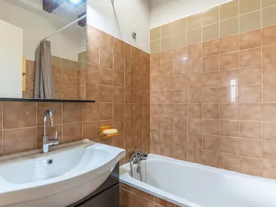 Salle de bains dans l'établissement Mimizan Plage: Appartement T2 Mezzanine 2 étoiles, 4 pers, vue océan, parking inclus - FR-1-50-86