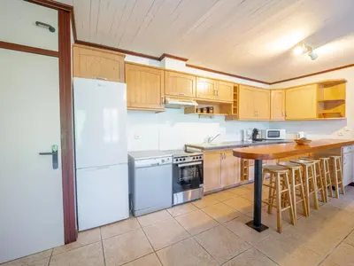 Cuisine ou kitchenette dans l'établissement Maison à Mimizan Plage, 600m de la mer, 10 pers, 2 étoiles, confort moderne, jardin, parking - FR-1-50-88