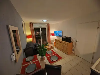 Télévision ou salle de divertissement dans l'établissement Résidence de la Source by Euclenima