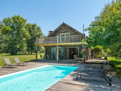 Piscine de l'établissement Holiday Home La Grange du Belon by Interhome ou située à proximité