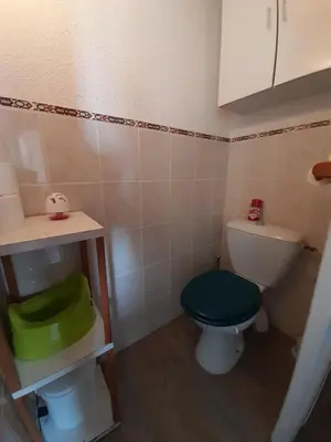 Salle de bains dans l'établissement Biscarrosse-plage jolie maisonnette avec terrasse privative - 200m de la plage