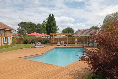 Piscine de l'établissement Villa 230 M2 With Garden Lac De Léon And Ocean ou située à proximité