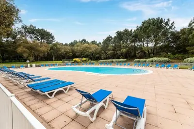 Piscine de l'établissement Le Domaine du Golf de Pinsolle - maeva Home - Appartement 2 pièces 5 personnes - Confort MAE-7414 ou située à proximité