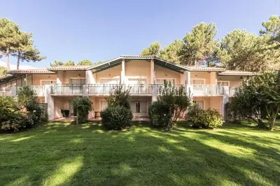 Jardin de l'établissement Les Maisons du Domaine du Golf de Pinsolle - maeva Home - Maison 3 pièces 6 personnes - Sélection - super Home MAE-6374