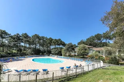 Piscine de l'établissement Le Domaine du Golf de Pinsolle - maeva Home - Appartement 2 pièces 6 personnes - Confort MAE-9354 ou située à proximité