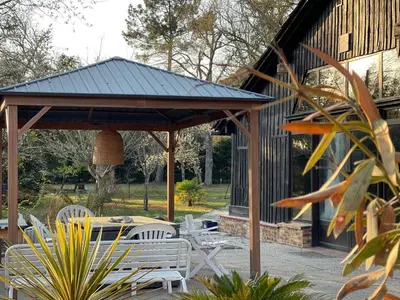 Jardin de l'établissement L Uni Vert d Azur gite 10 pers piscine et mini ferme proche océan