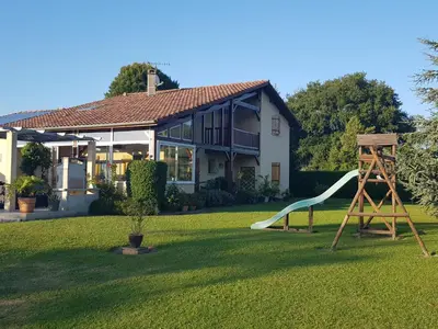 Aire de jeux pour enfants de l'établissement Grande maison familiale