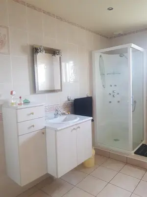 Salle de bains dans l'établissement Grande maison familiale
