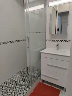 Salle de bains dans l'établissement Appartement La Corniche Vue océan