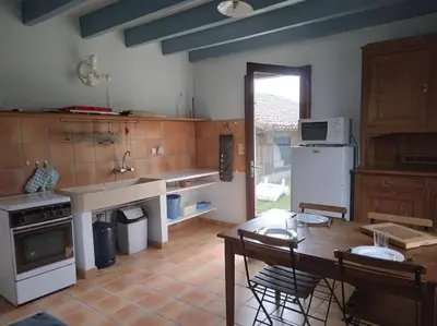 Cuisine ou kitchenette dans l'établissement LE PETIT FROUAS SUD