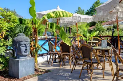 Piscine de l'établissement Camping Sen-Yan 5 étoiles ou située à proximité