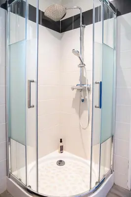 Salle de bains dans l'établissement Jolie maison LE TEICH bassin Park/wifi