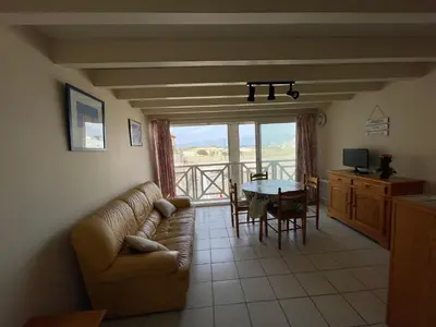 Télévision ou salle de divertissement dans l'établissement L'Abri Côtier