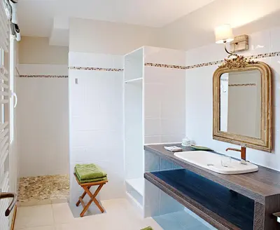 Salle de bains dans l'établissement Chambres d’hôtes la guirosse