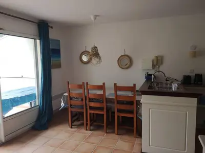 Cuisine ou kitchenette dans l'établissement Appartement 3 pièces, 6 perso avec piscine chauffée en saison domaine du golf de Pinsolle