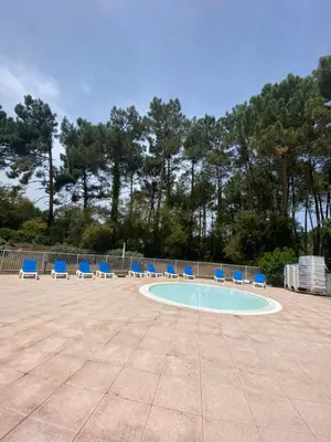 Piscine de l'établissement Appartement 3 pièces, 6 perso avec piscine chauffée en saison domaine du golf de Pinsolle ou située à proximité