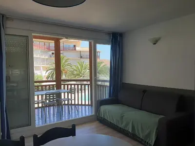 Coin salon dans l'établissement Appartement Duplex T2 avec Piscine à Vieux-Boucau, Proche Plage - FR-1-239-769
