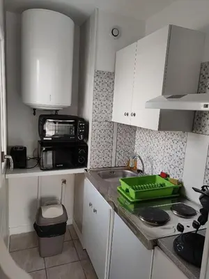 Cuisine ou kitchenette dans l'établissement Studio proche centre-ville et gare